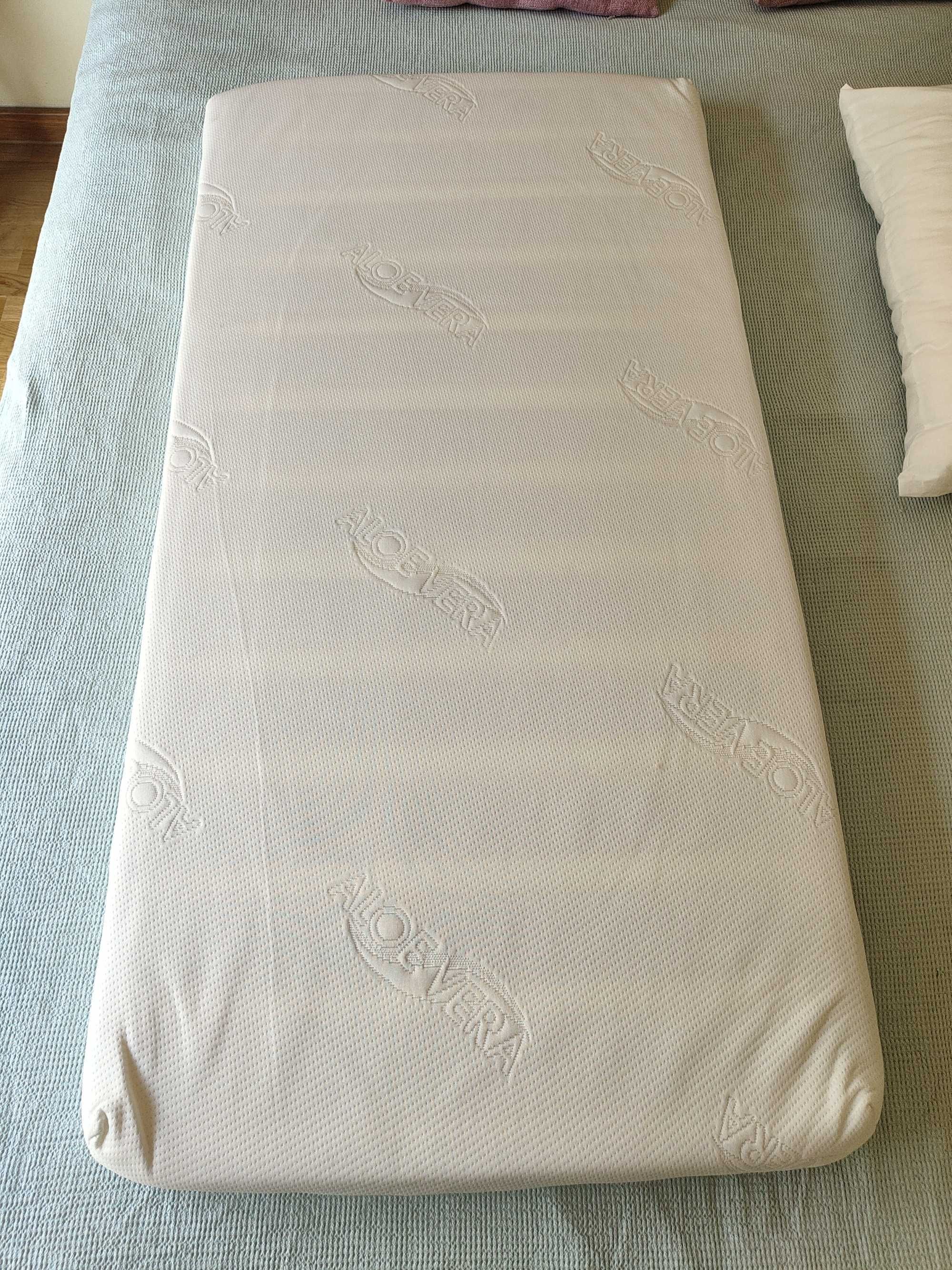 Cama de grades mokee com colchão e gaveta