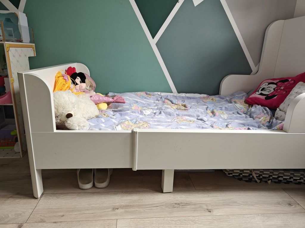 Łóżko Busunge Ikea z materacem