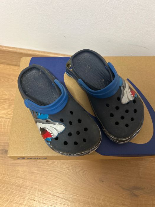 Crocs klapki sandały basen niebieskie chłopiec C10 (27-28)