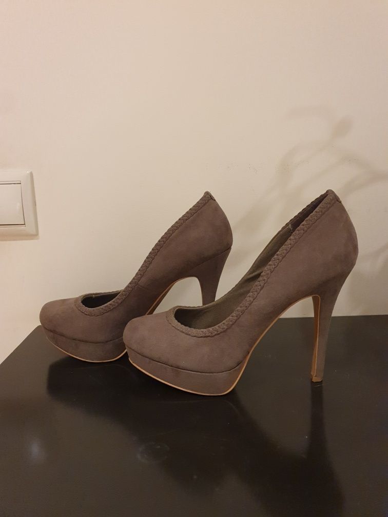 Sapatos altos Stradivarius