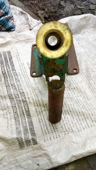 Запчасти б/у  трактора Т-40 и др. Стойка руля. Подножка.