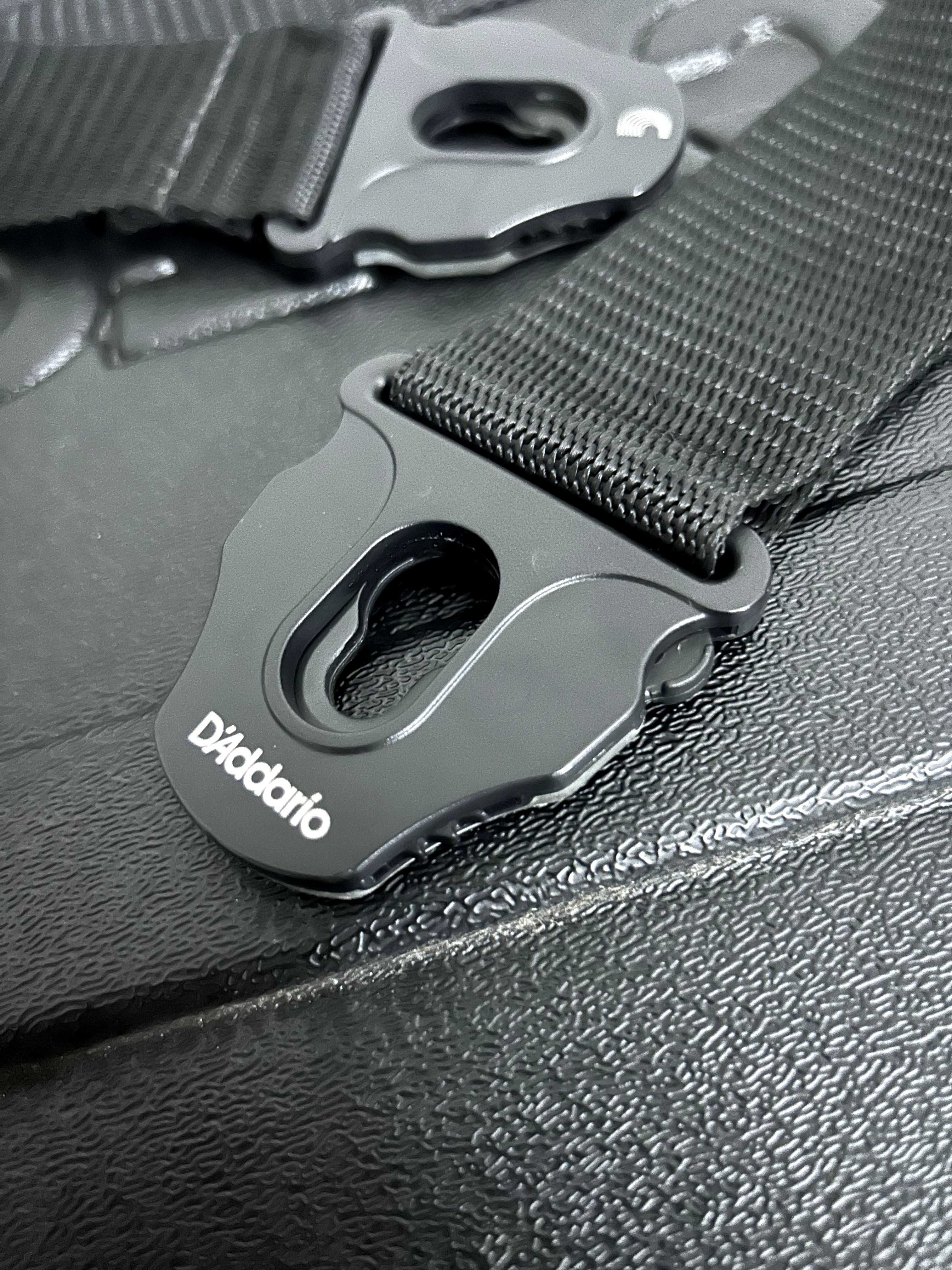 Daddario 50PLA05 Black Strap - Correia para guitarra com lock system