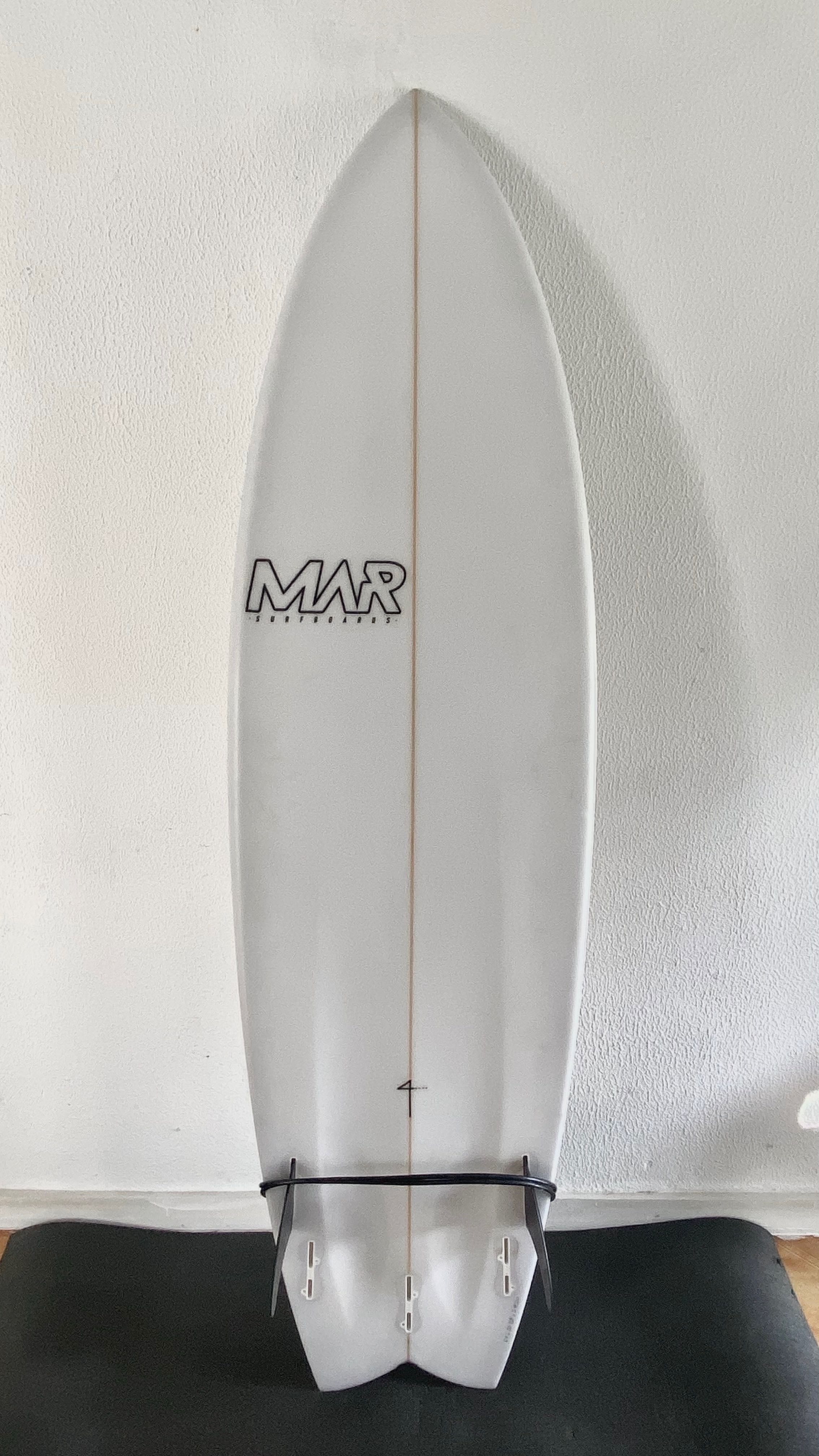 Prancha Surf Mar 6 4 the 4 pu fish tail (deck, leash, bi-quilha FCS)