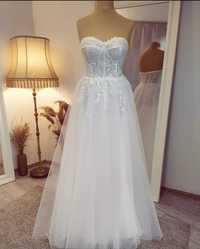 Gorsetowa, romantyczna, tiulowa suknia ślubna