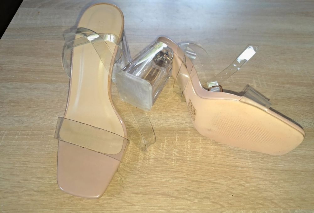 Sandały transparentne