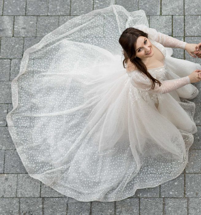 Przepiękna bogato zdobiona suknia ślubna Lanesta Tony