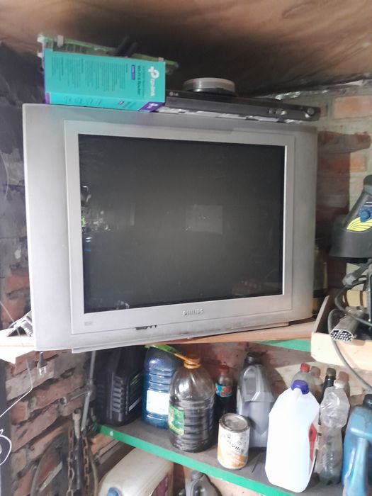 Телевізор в робочому стані великий екран