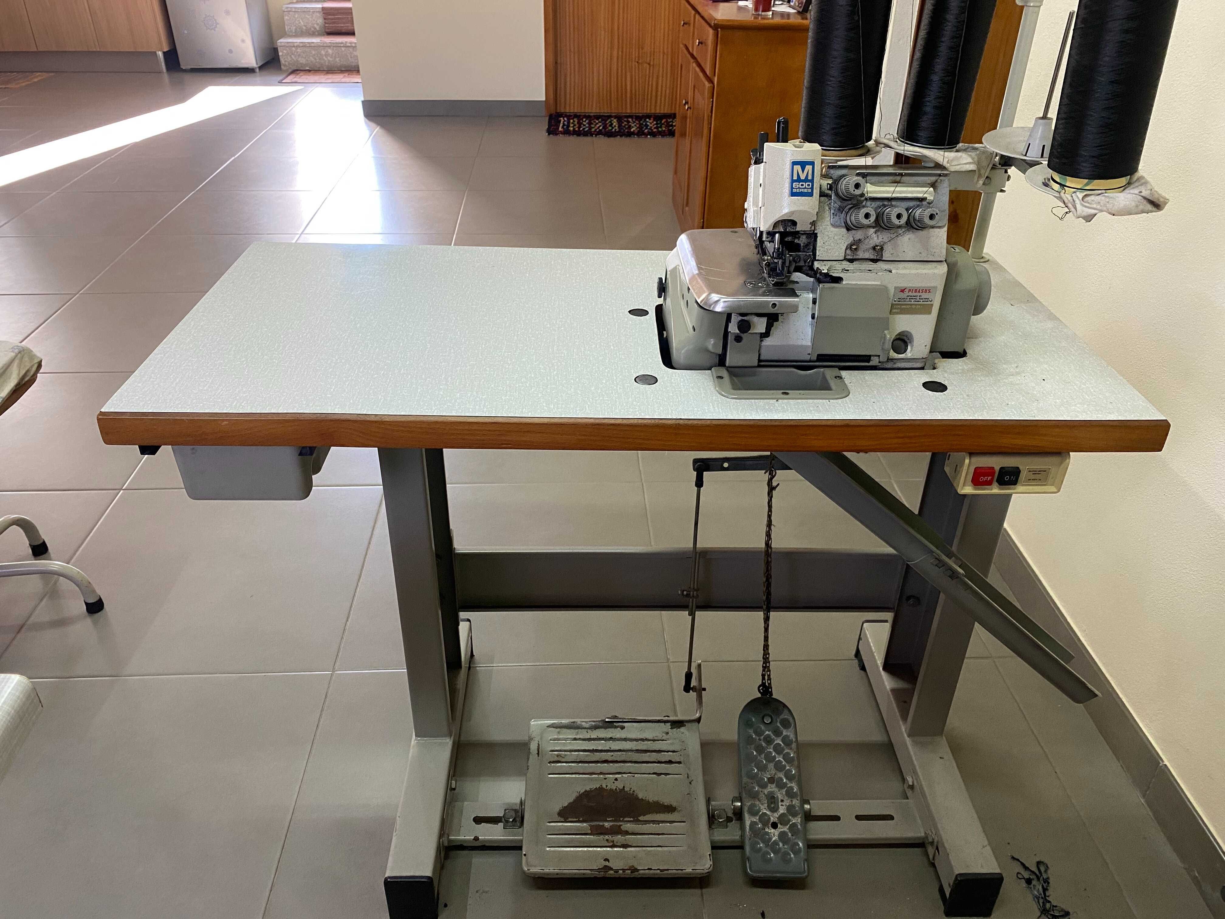 Máquina de costura ( corte e cose)