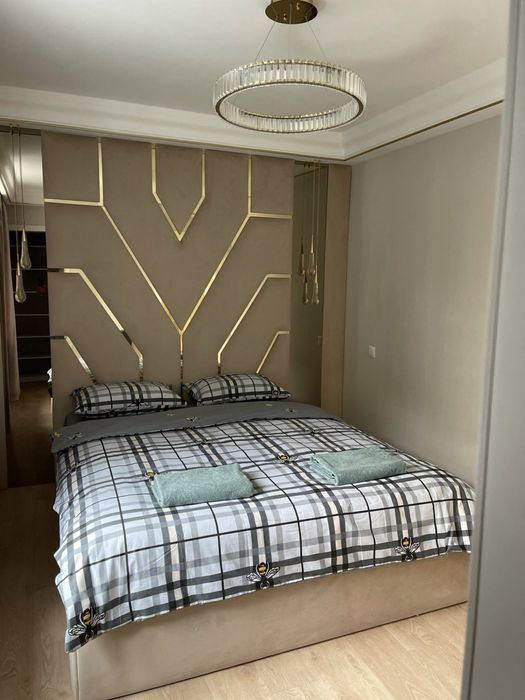 Посуточно трёхкомнатная возле Гулливера центр