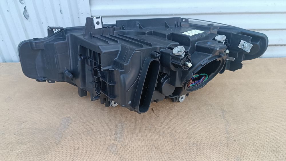 Vendo farol direito de BMW 3 series F30 31 xenon ano 2013/19