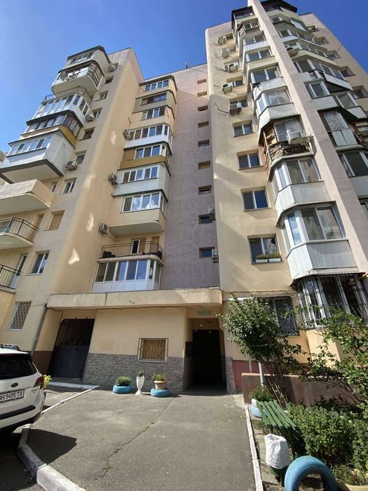 Продаж 3-кімнатної квартири на Таїрова по вул проспект Небесної Сотні