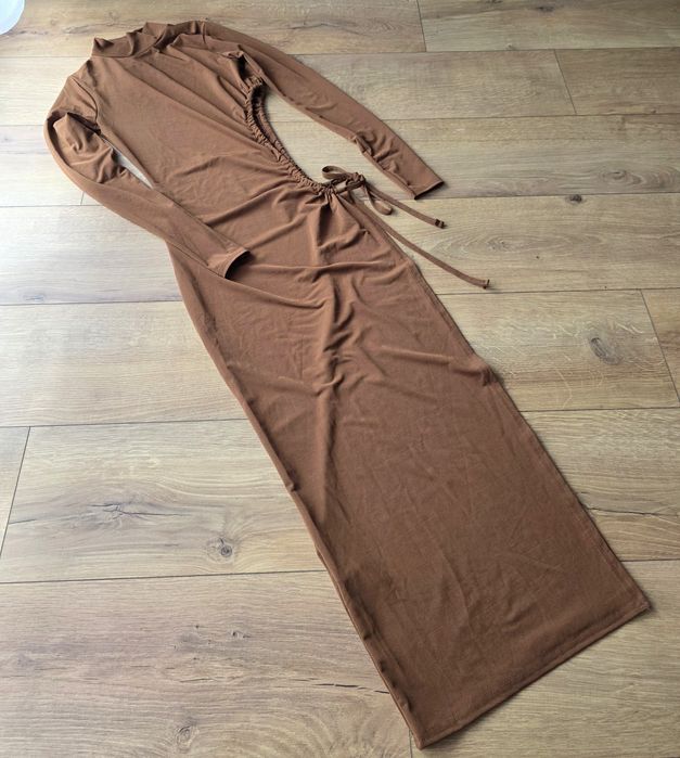 Sukienka PrettyLittleThing maxi długa brązowa wiązana ściągacz 36 S