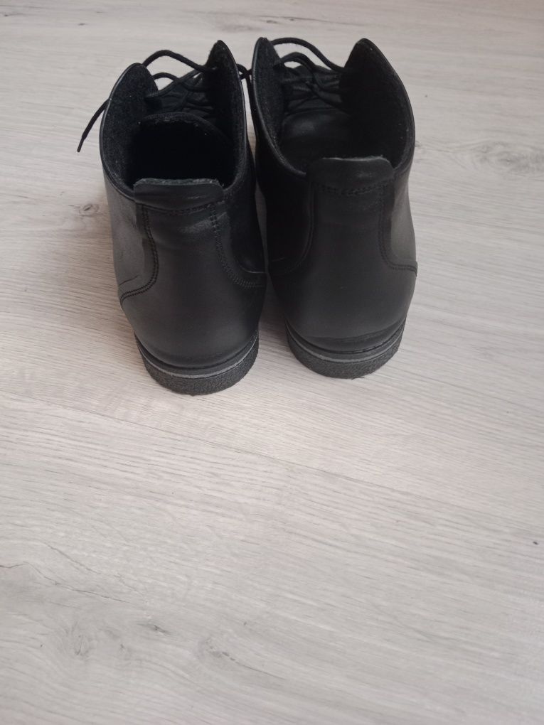 Buty młodzieżowe skórzane r.40