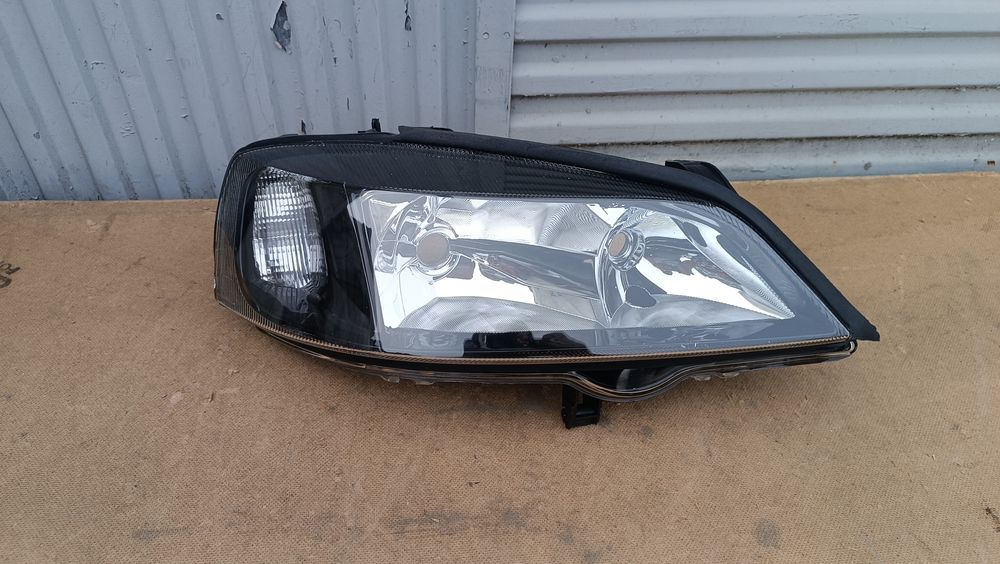 Vendo farol direito Opel Astra G ano ano 1998/04