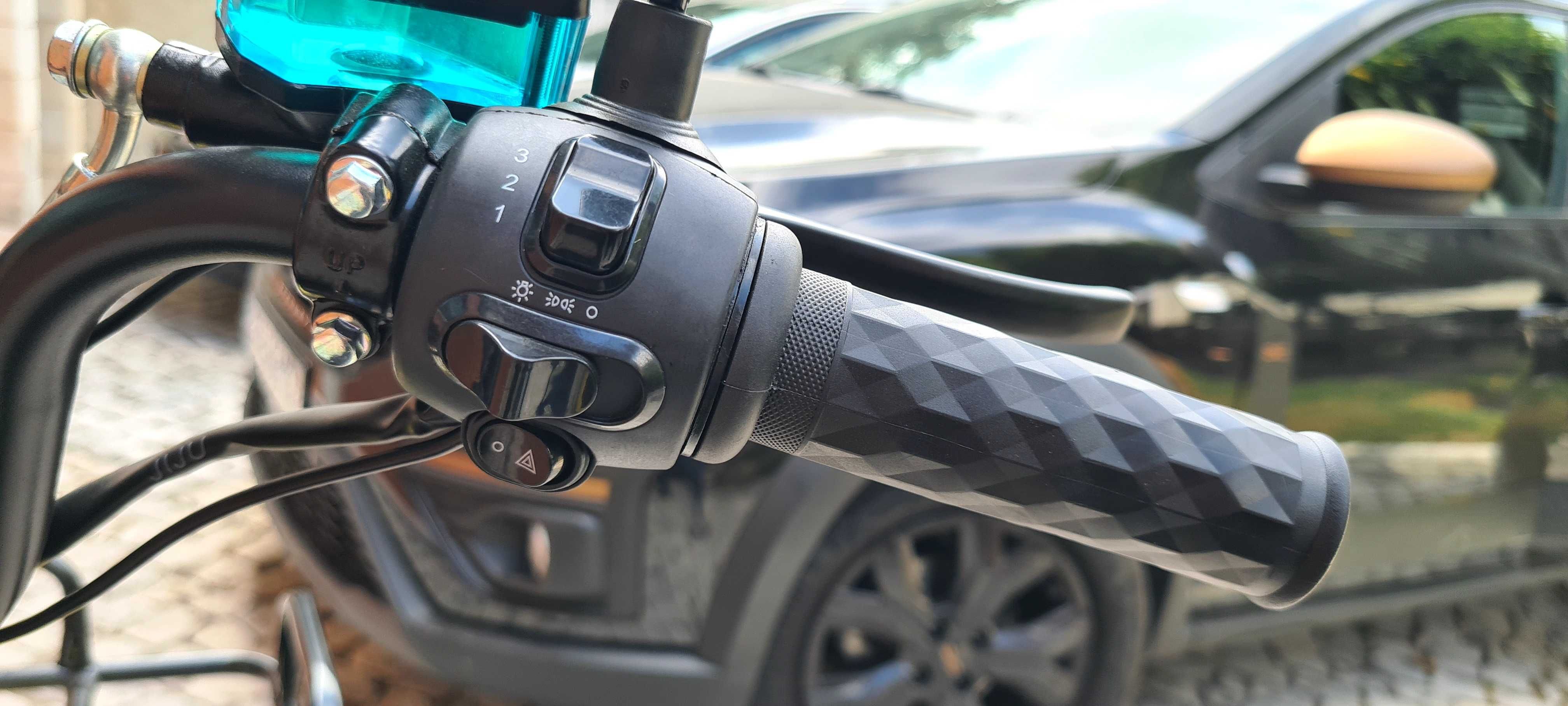 Scooter Elétrica  (Usada como nova ainda com plásticos de compra)