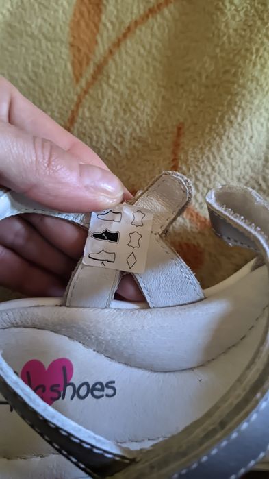 Шкіряні босоніжки на дівчинку 30 розмір