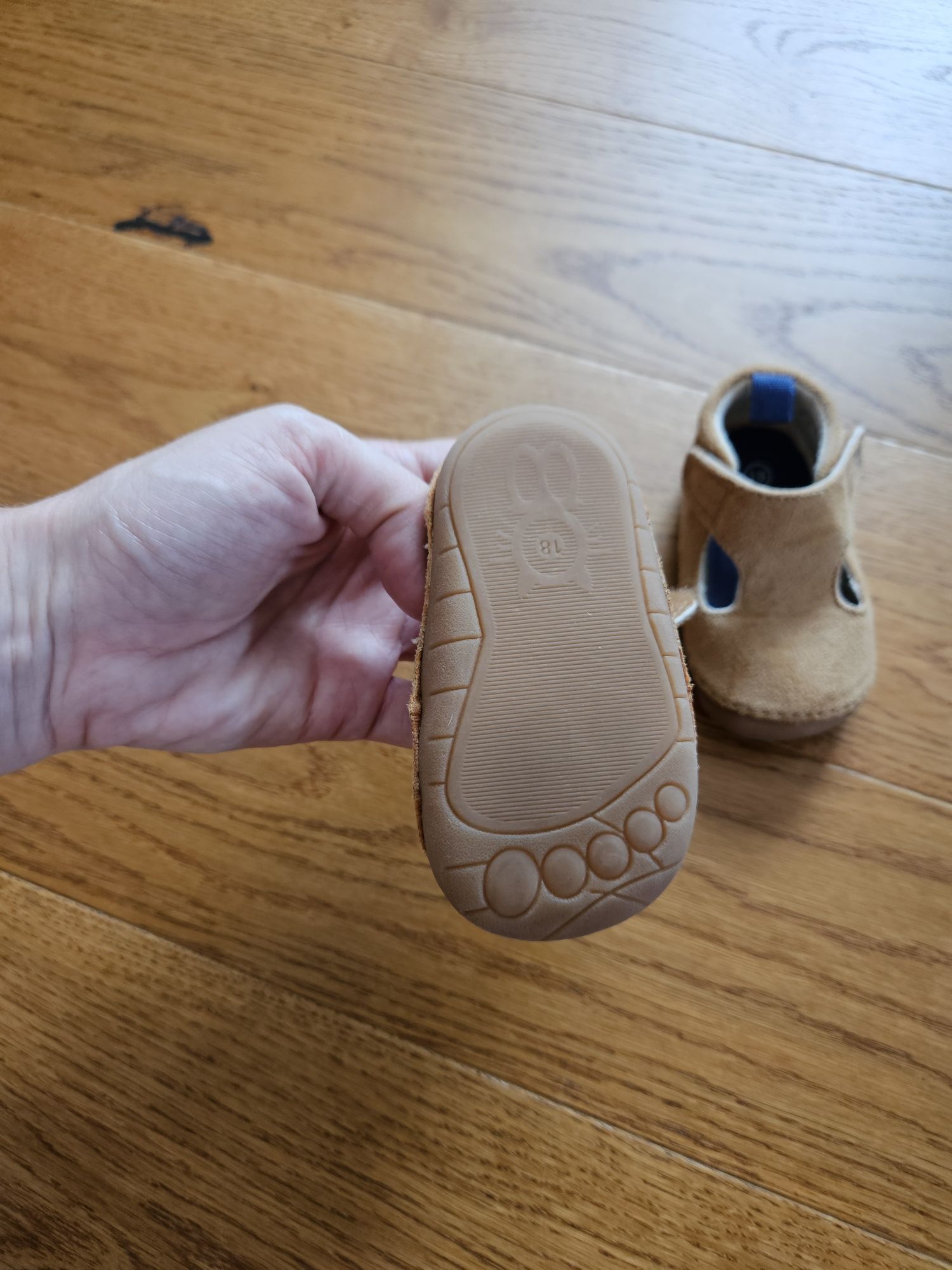 Buty dla niemowląt rozmiar 18 obaibi