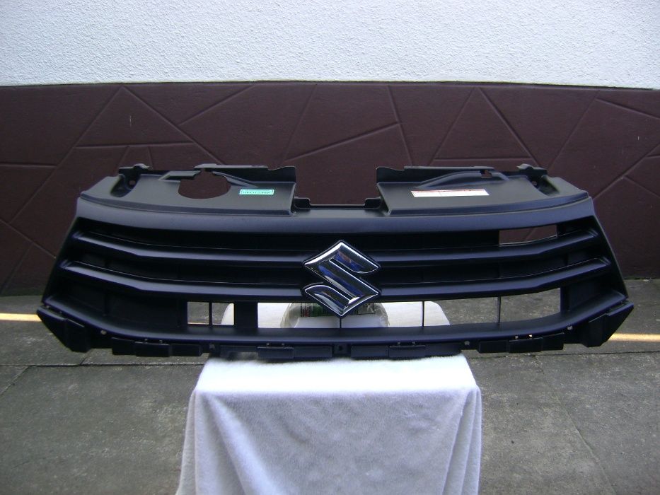 Grill - atrapa Suzuki Celero