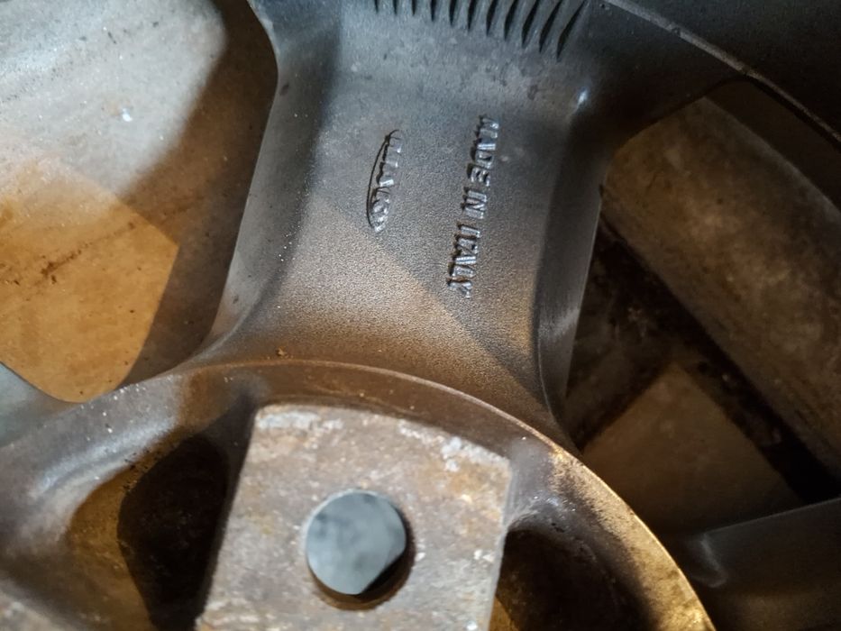 Четире легкосплавних диска на 15 МАК на Шкода Октавию.кода