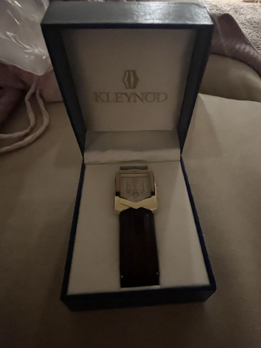 Продам годинник кварцевий новий  Kleynod K20-603