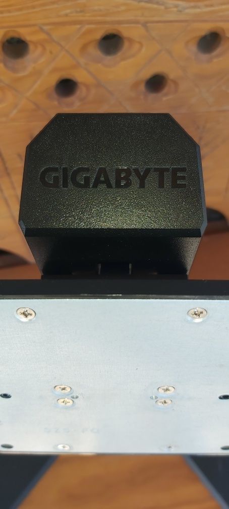 Suporte de monitor GIGABYTE G32QC
