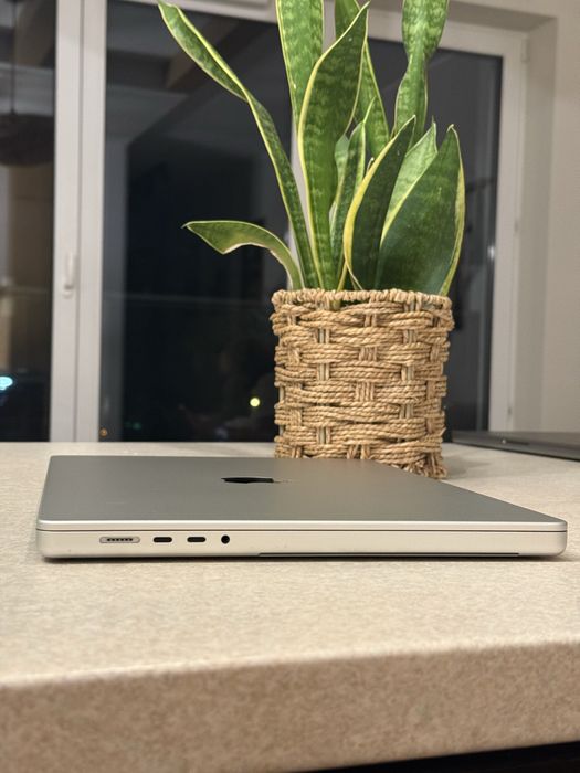 MacBook Pro 16” M4 Max – 48 GB RAM, 1 TB SSD – świetny stan, gwarancja