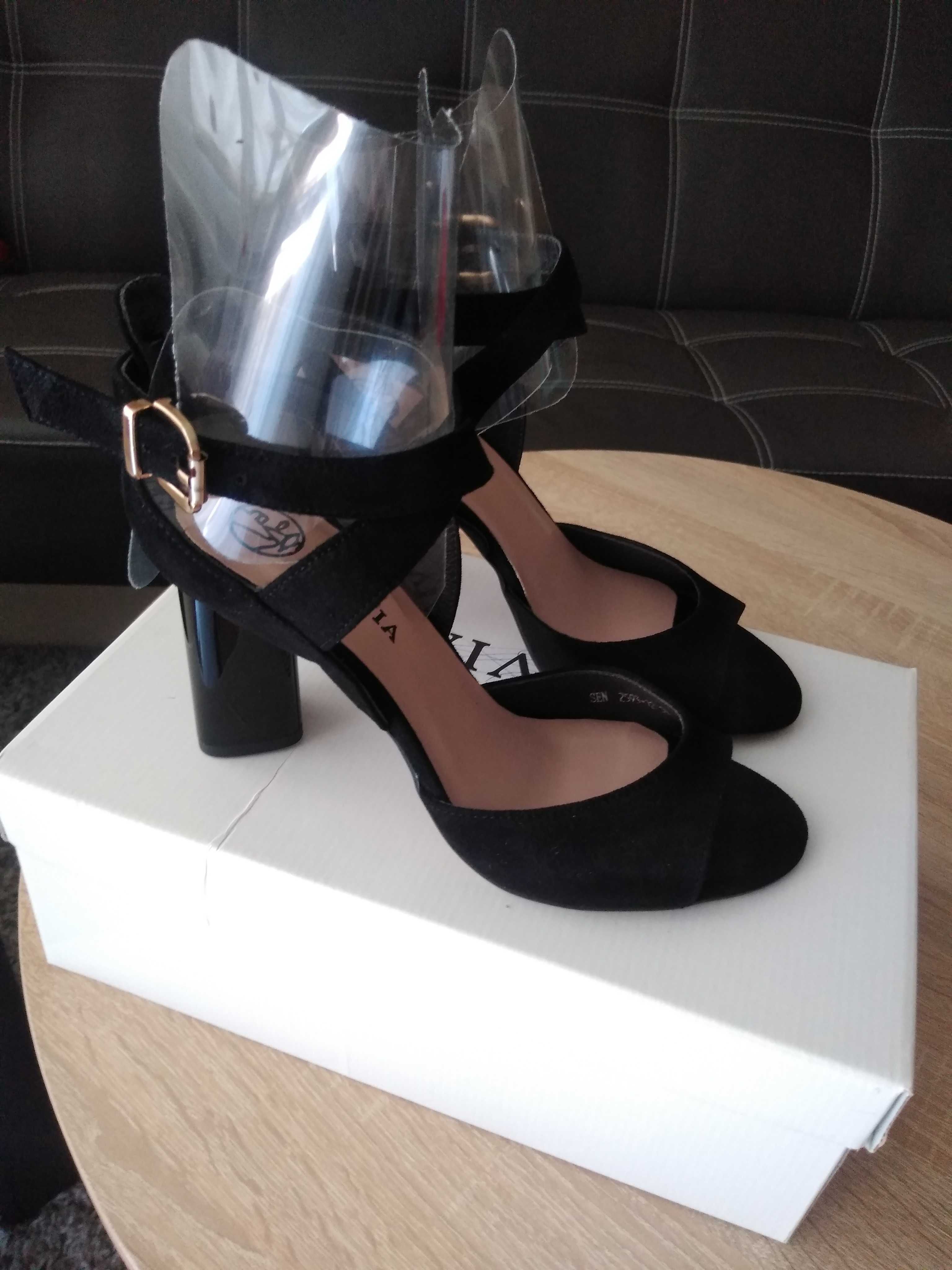 Buty skórzane czółenka 38