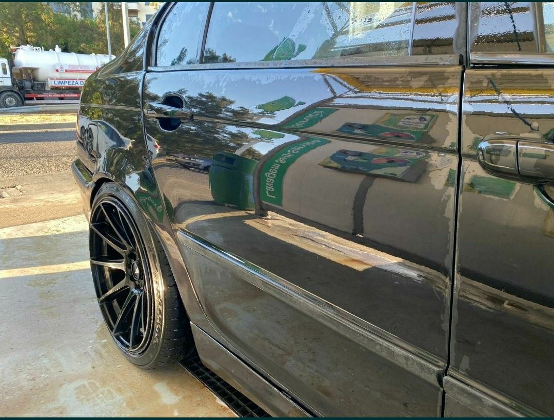 Vendo BMW 330 e46