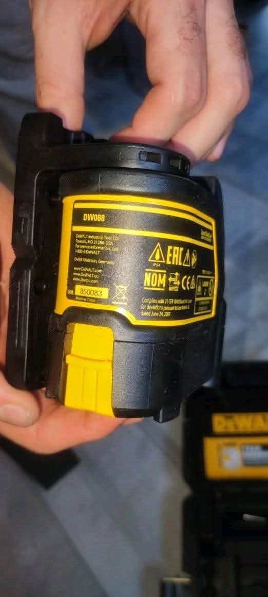 Laser Dewalt krzyżowy  nowy