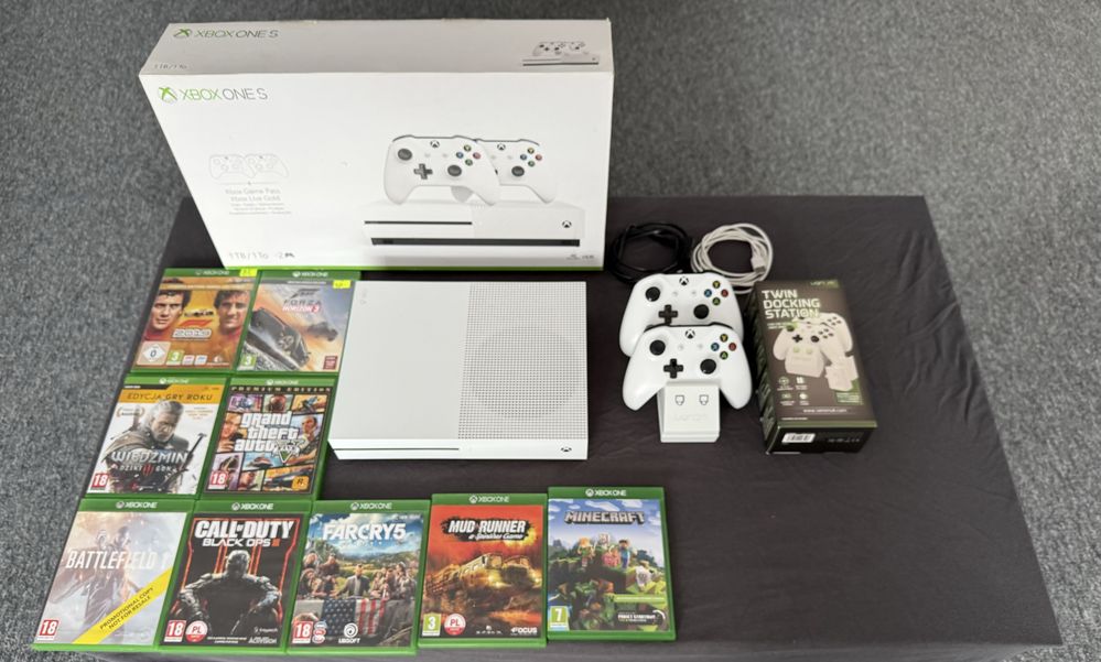 Xbox One S 1Tb dwa pady 9 gier stan idealny