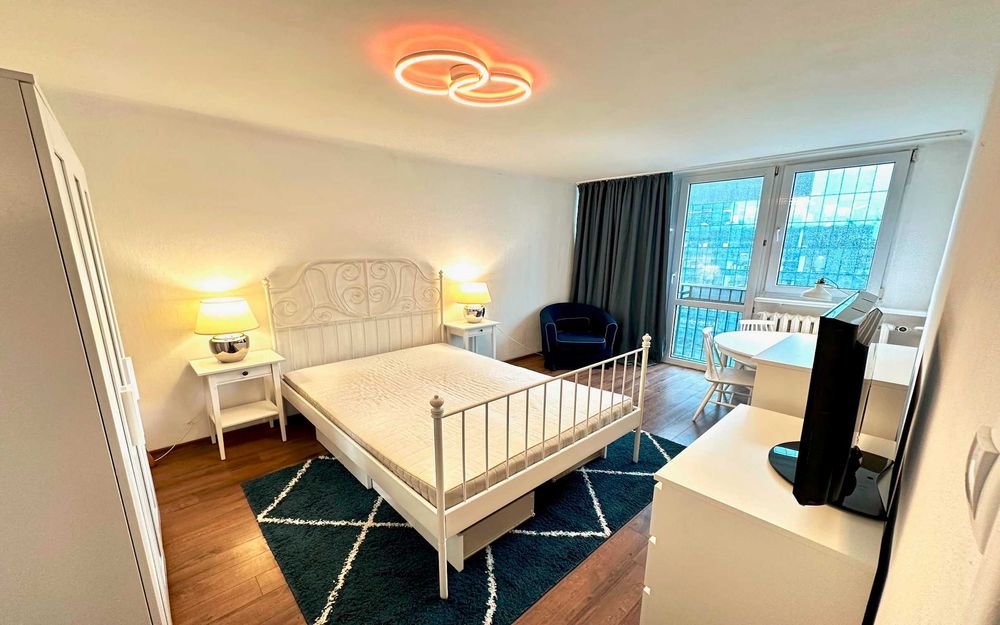 Grzybowska obok Metra Świętokrzyska-Duży i średni pokójj- z balkonami