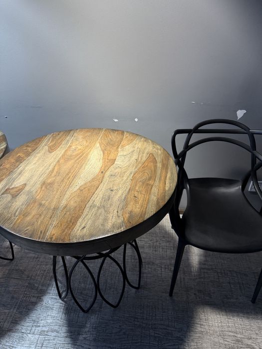 Продам стіл круглий з столешницу горіх