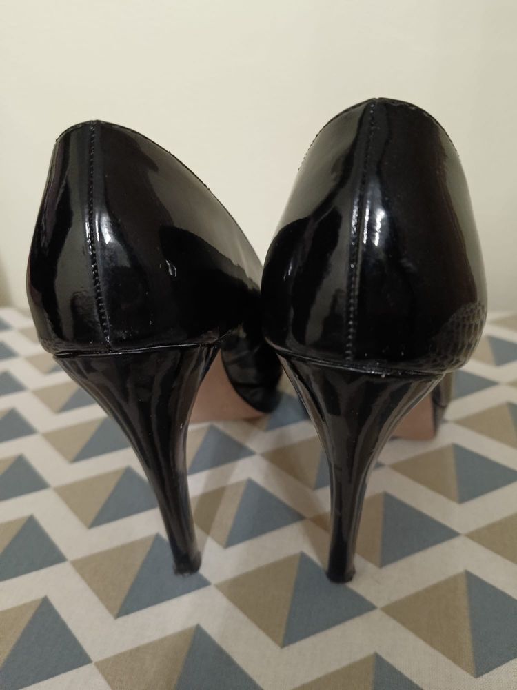 Czarne lakierowane czółenka 37 wysoki obcas klasyczne toe buty