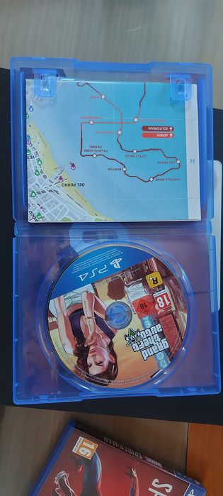 PS4 Pro 1TB + comando original + 4 jogos