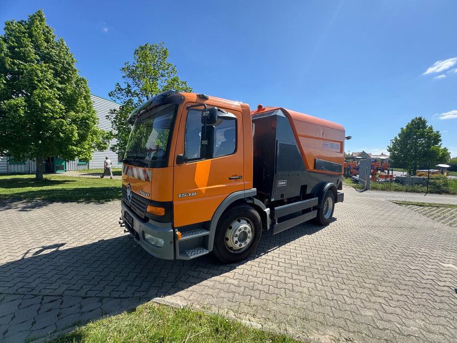 Zamiatarka  sprzatanie szorowarka zamiatanie