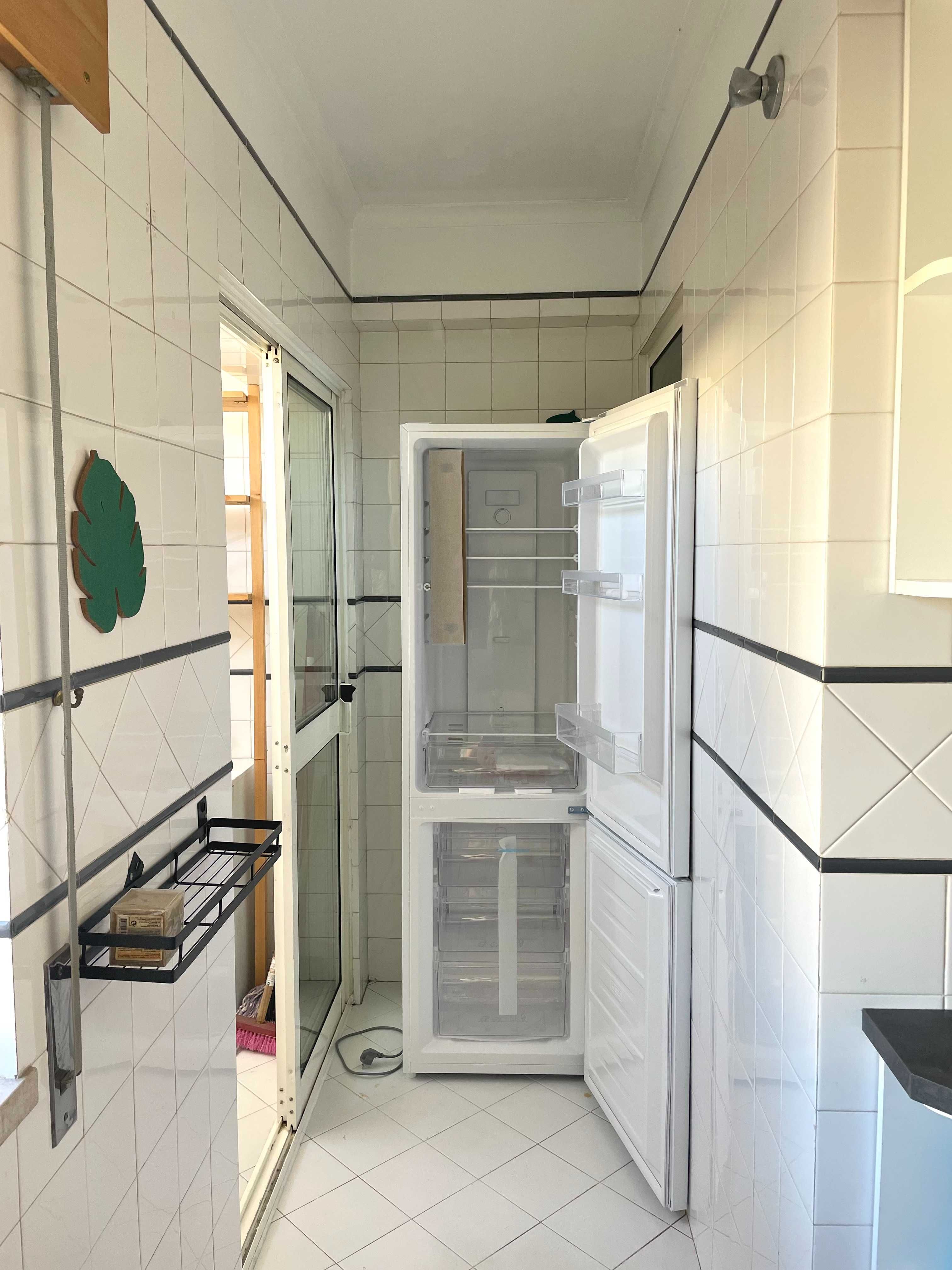 Apartamento T3 Renovado com Varanda e Garagem – Telheiras, Lisboa