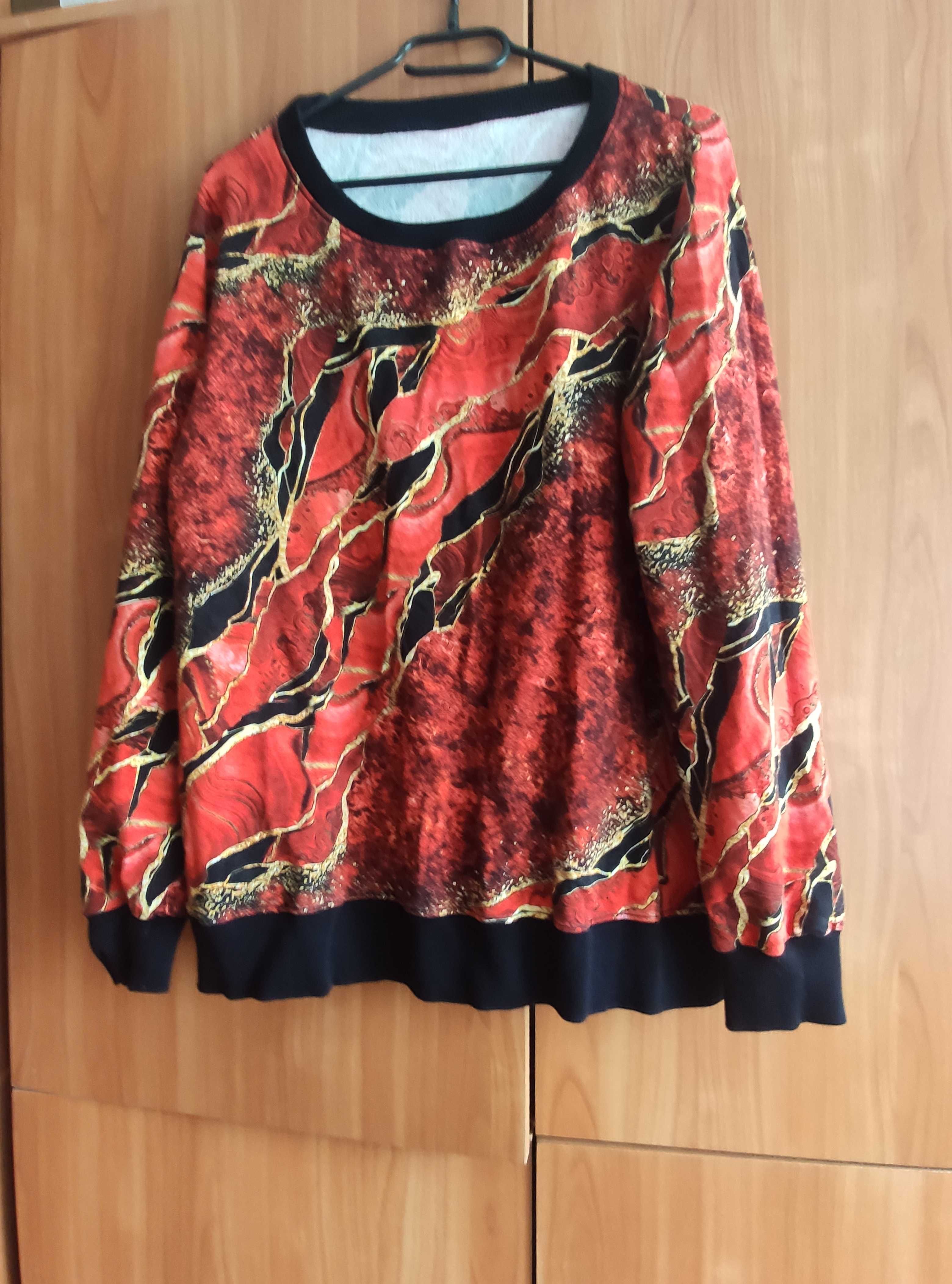 Czerwona bluza z kolorowymi wzorami