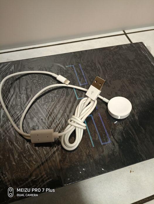 Продам зарядку apple watch+lighting 2 в 1.