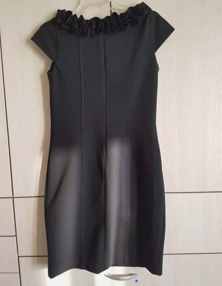 Sukienka mała czarna elegancka do kolan Sinequanone