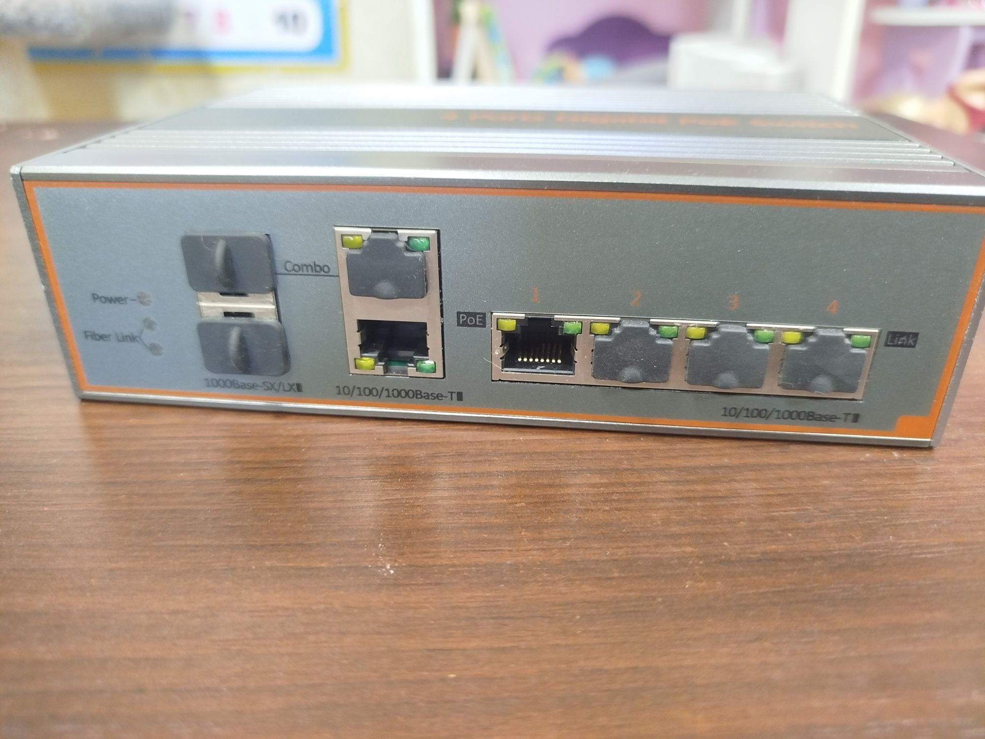 Продам Гигабитный коммутатор S6004G-CGS-I POE
Тип устройства: Коммутат