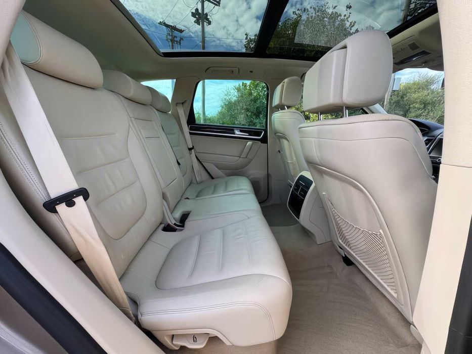 Volkswagen Touareg      2016