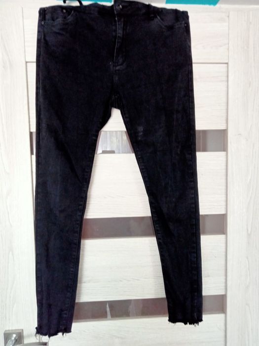 Sprzedam spodnie dżinsowe 44