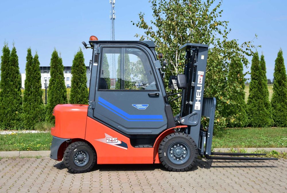 Wózek Widłowy Heli 2,5 T  Diesel Triplex Kabina