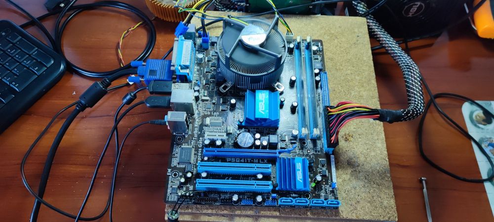 Motherboard ASUS P5G41T-M LX (Socket 775) suporta DDR3