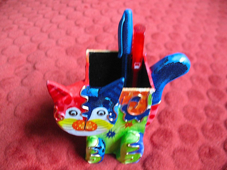 Kot -  Pojemnik na ołówki - drewno albesia - 12 x 13 x 8 cm