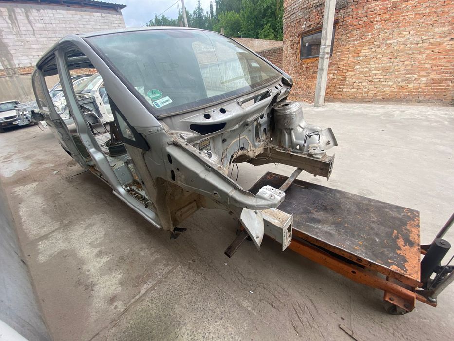 Кузов Віто 639 порезка кузова Mercedes Vito W639 четверть лонжерон