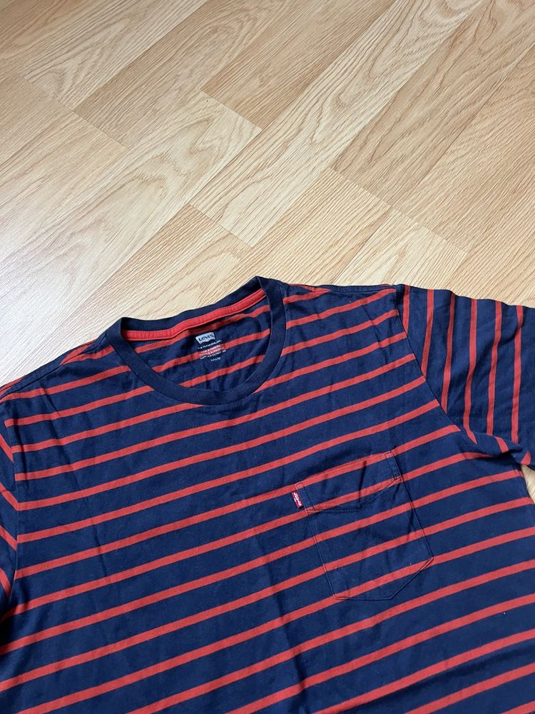 Чоловіча футболка Levis  ( розмір M)