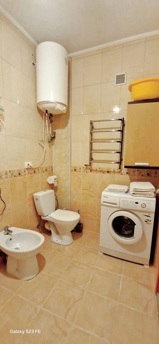 Вільна  з 12.11.Героїв Майдану , ТЦ Майдан.і