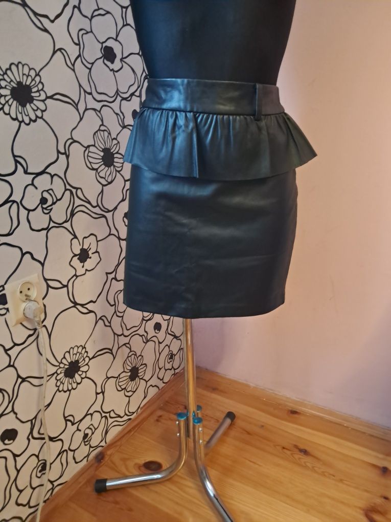 Spódnica z ecoskory z baskinka 38 Zara Basic