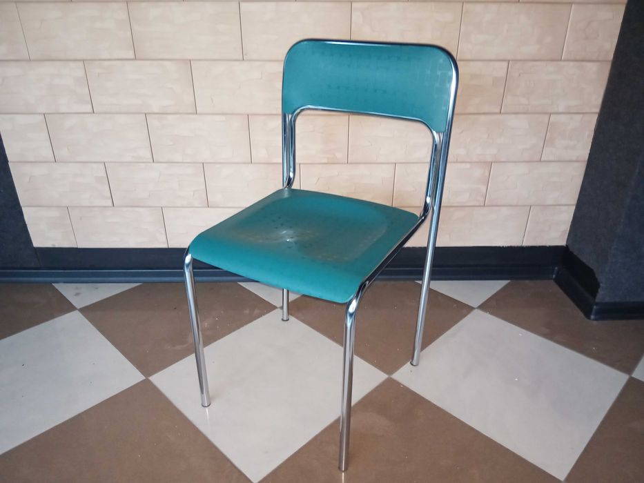 krzesło szkolne w bardzo dobrym stanie, 6 sztuk.